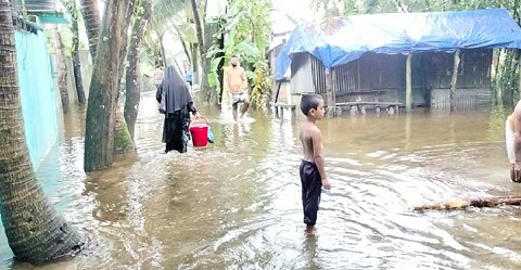 লক্ষ্মীপুরে টানা বৃষ্টি ও বন্যা পরিস্থিতির অবনতি, ত্রাণের জন্য হাহাকার