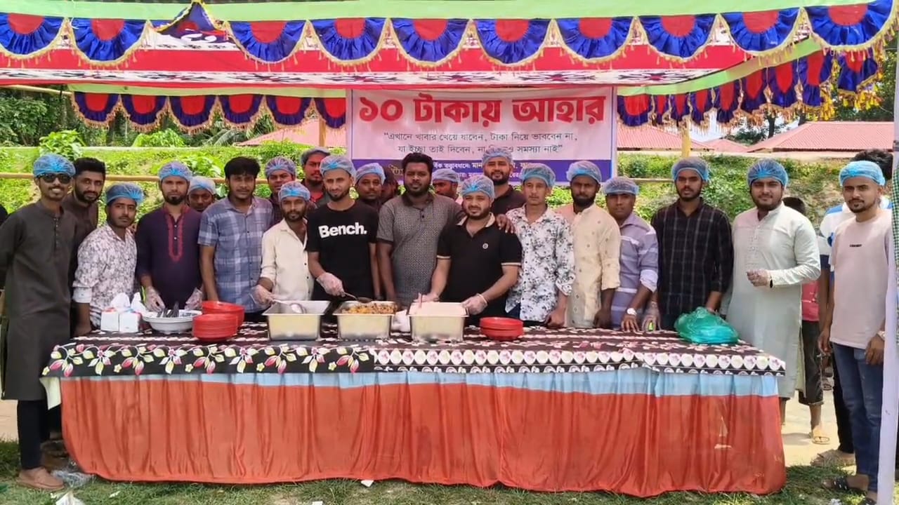 মুরাদনগরে দশ টাকায় আহার পেলেন সাড়ে ৪শত মানুষ
